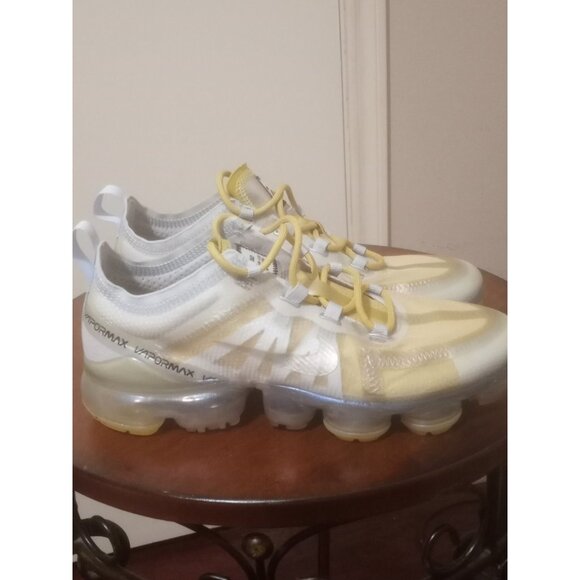 Nike Air VaporMax 2019 Womens Premium Celery Yellow Silver Sz 7 AT6817-301 - Picture 1 of 15